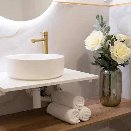 Cardosas Gem - Historic Ap 1f