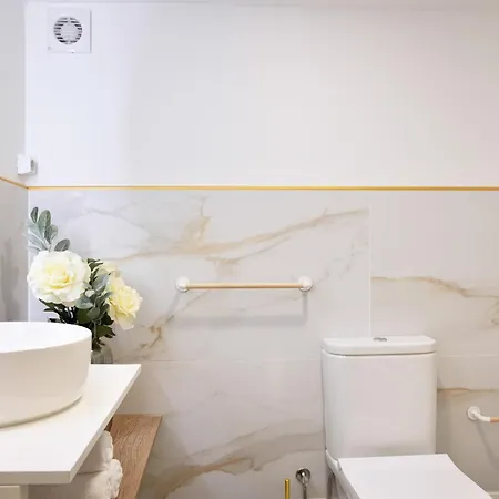 Cardosas Gem - Historic Ap 1f شقة