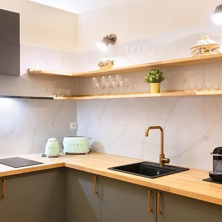 Design 2br In Cardosas - - 1f *