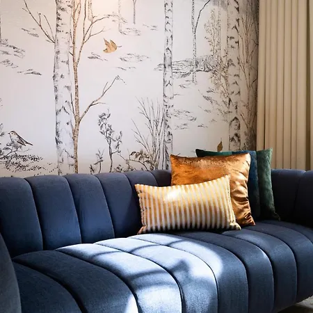 Cardosas Gem - Historic Ap 1f *